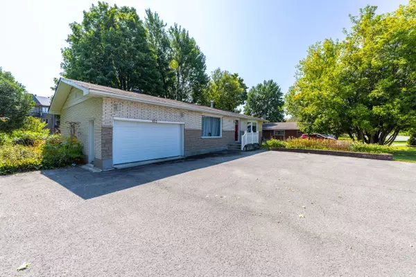 Russell, ON K0A 1W1,832 Notre Dame ST