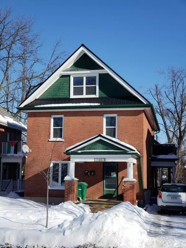 1306 Monaghan RD, Peterborough, ON K9J 5M1