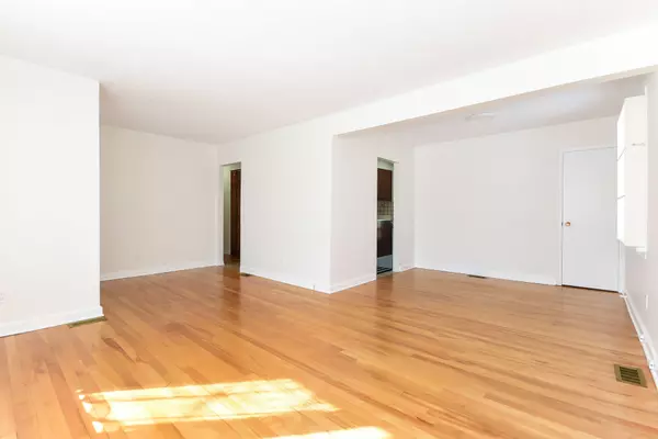 Blossom Park - Airport And Area, ON K1T 1H9,1867 Kingsdale AVE