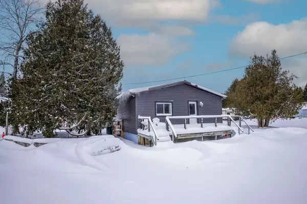 Northern Bruce Peninsula, ON N0H 1W0,23 Stokes Bay RD