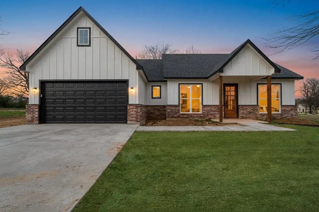 Blossom, TX 75416,535 E Fairview St