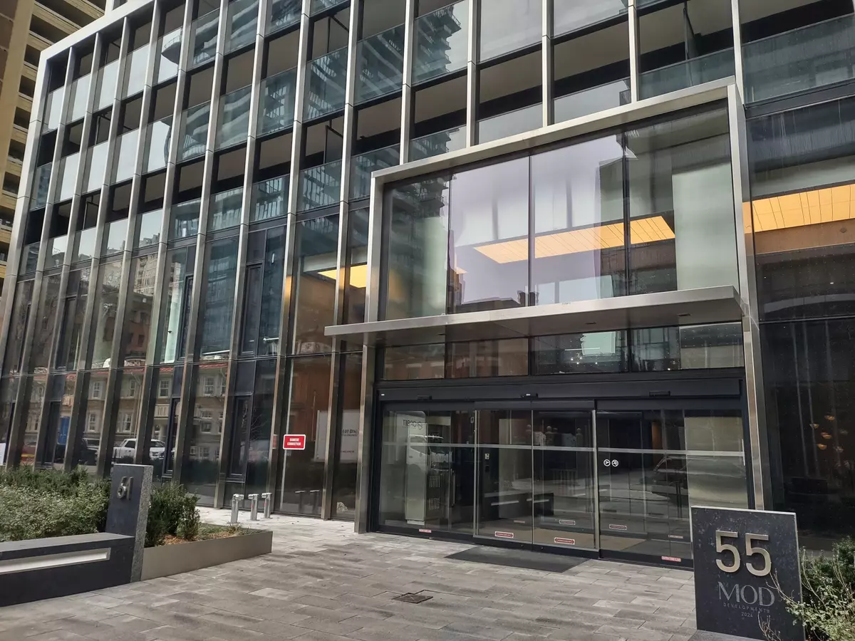 Toronto C08, ON M4Y 1S9,55 Charles ST E #2009