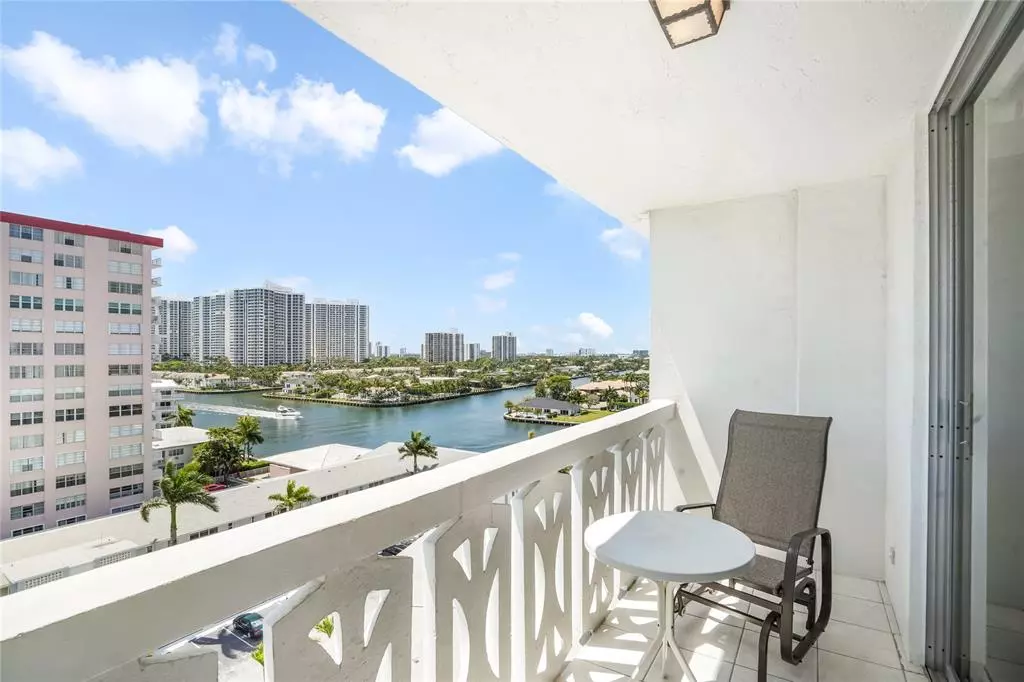 Hallandale Beach, FL 33009,3113 S Ocean Dr #1008