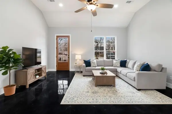 Blossom, TX 75416,535 E Fairview St