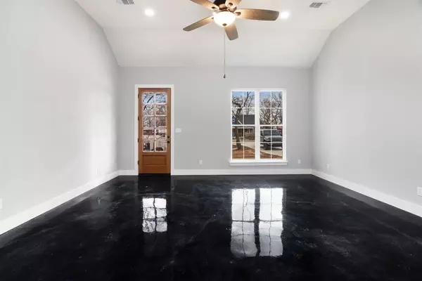 Blossom, TX 75416,535 E Fairview St