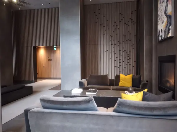 Toronto C08, ON M4Y 1S9,55 Charles ST E #2009