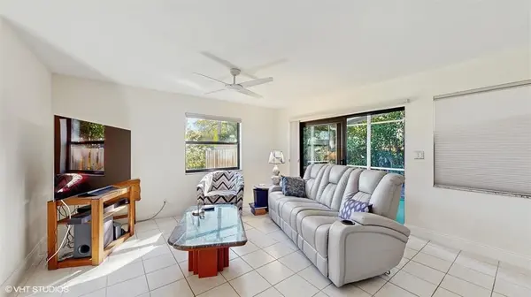 Wilton Manors, FL 33305,2113 NE 11th Ave #2113