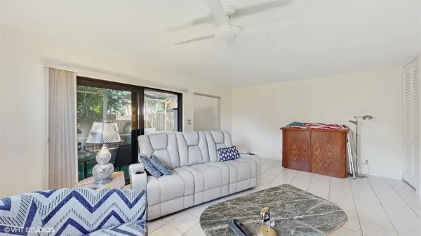 Wilton Manors, FL 33305,2113 NE 11th Ave #2113