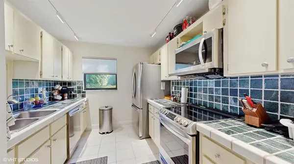 Wilton Manors, FL 33305,2113 NE 11th Ave #2113