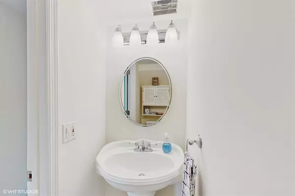 Wilton Manors, FL 33305,2113 NE 11th Ave #2113