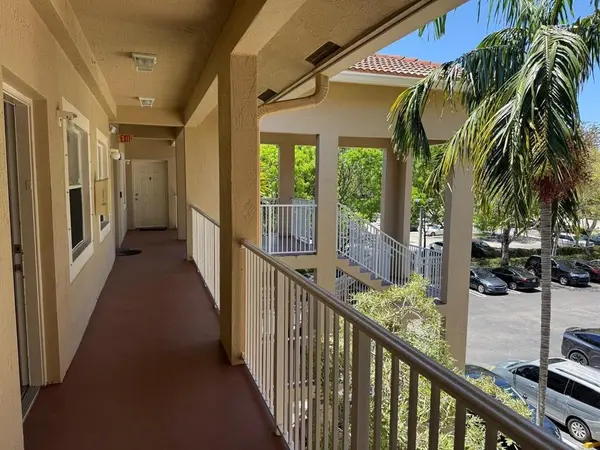 Coral Springs, FL 33065,2941 Riverside Dr #303