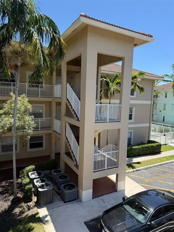 Coral Springs, FL 33065,2941 Riverside Dr #303