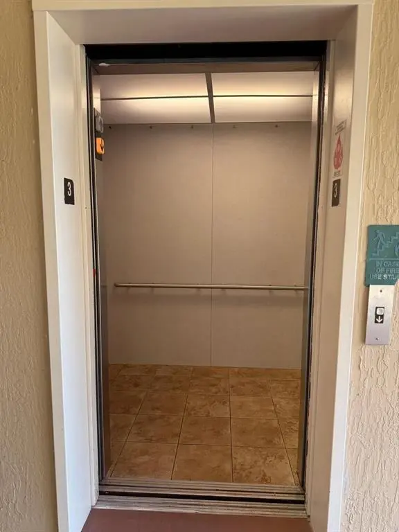 Coral Springs, FL 33065,2941 Riverside Dr #303