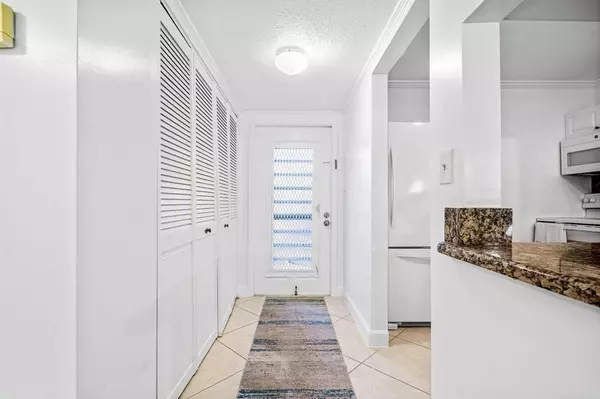 Boca Raton, FL 33428,9280 SW 3rd St #802