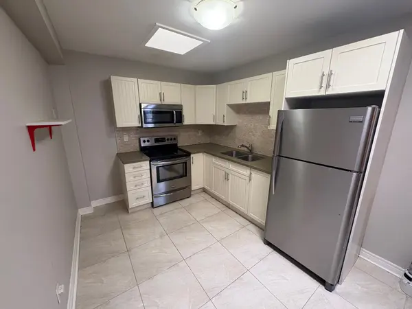 Oakville, ON L6J 1J4,341 Lakeshore RD E #2