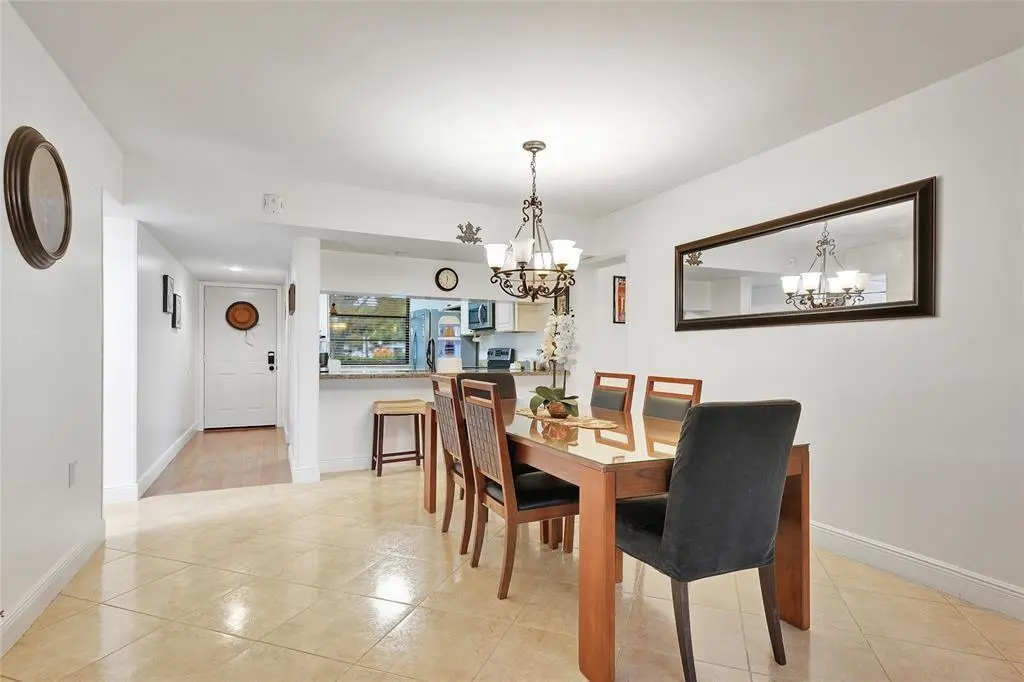 Davie, FL 33324,1502 Whitehall Dr #106