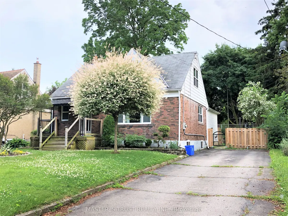 Oakville, ON L6K 3L2,262 Queen Mary DR