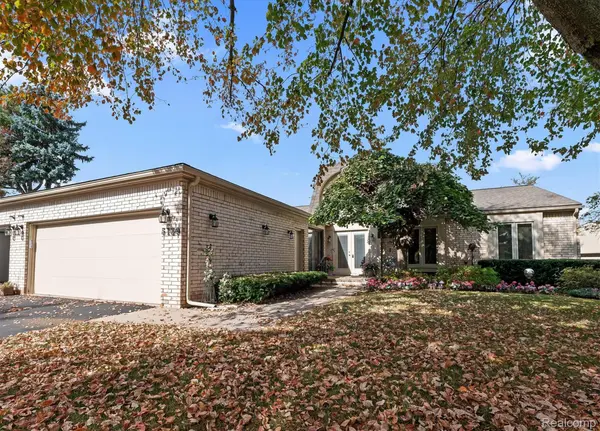 Bloomfield Hills, MI 48302,5129 Woodlands LN