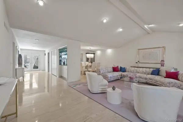 Bloomfield Hills, MI 48302,5129 Woodlands LN