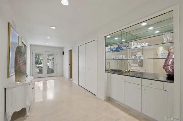 Bloomfield Hills, MI 48302,5129 Woodlands LN