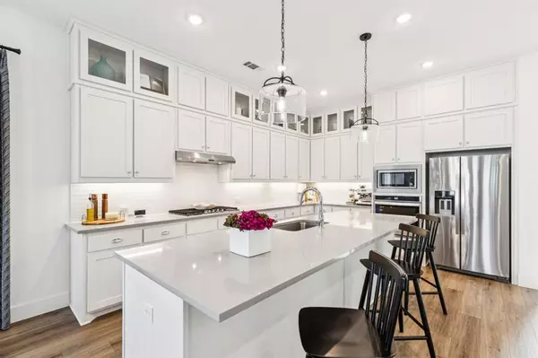 Dallas, TX 75231,8120 Bromley Drive