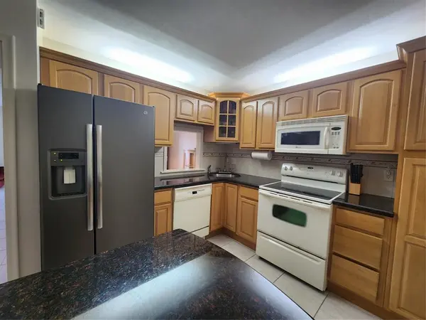 Lauderhill, FL 33313,4851 NW 21st St #412