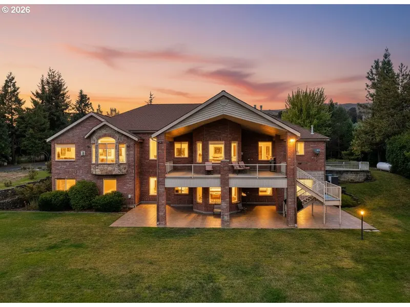 13767 N BANK RD, Roseburg, OR 97470