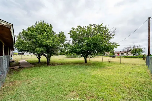 735 NW F Avenue, Hamlin, TX 79520