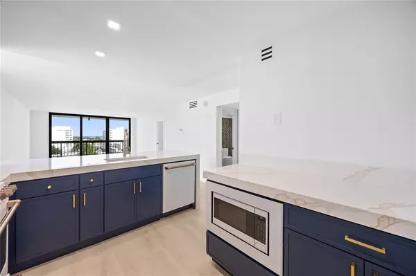 Fort Lauderdale, FL 33308,4800 E Bayview Dr #901