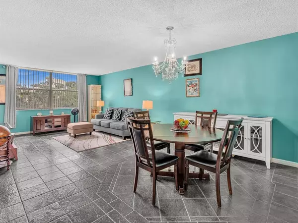 6570 Royal Palm Blvd #206J, Margate, FL 33063