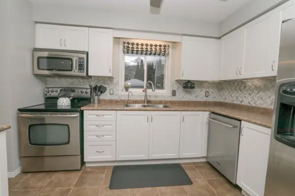 Cambridge, ON N3C 4M5,15 Gees WAY