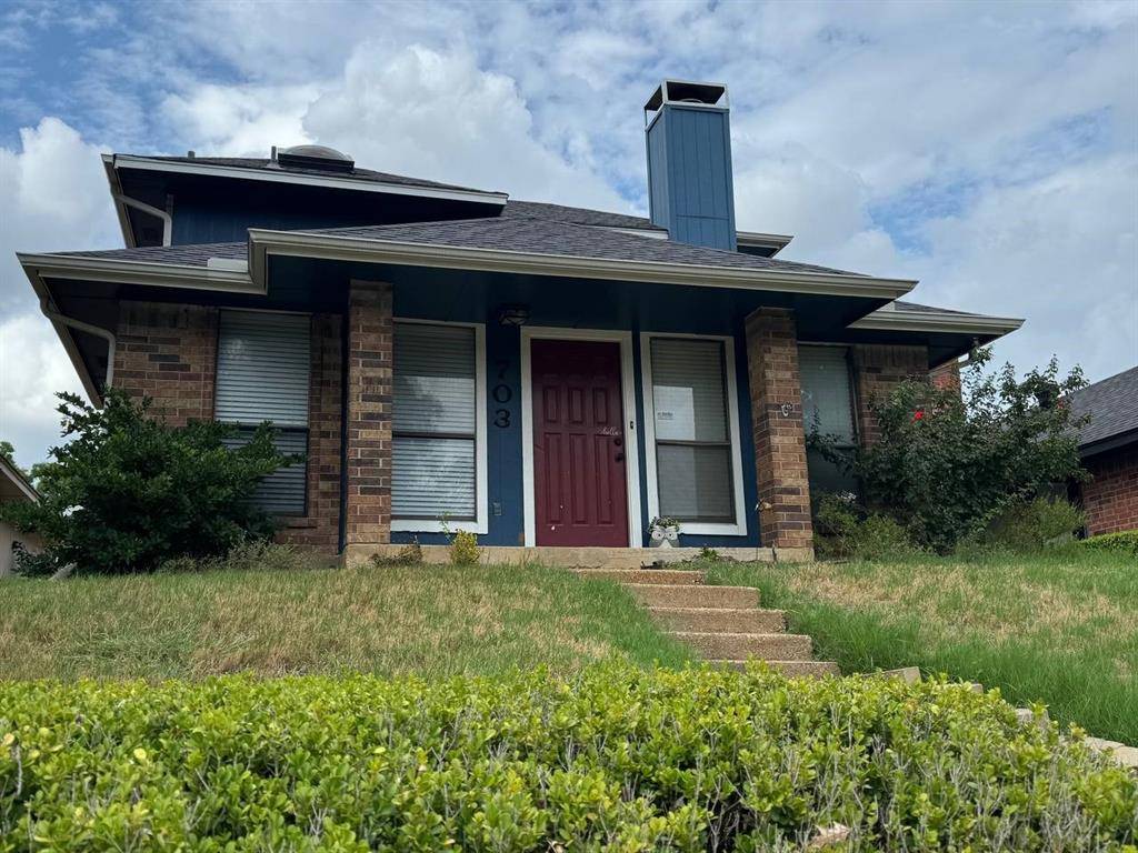 703 Red Oak Drive, Lewisville, TX 75067