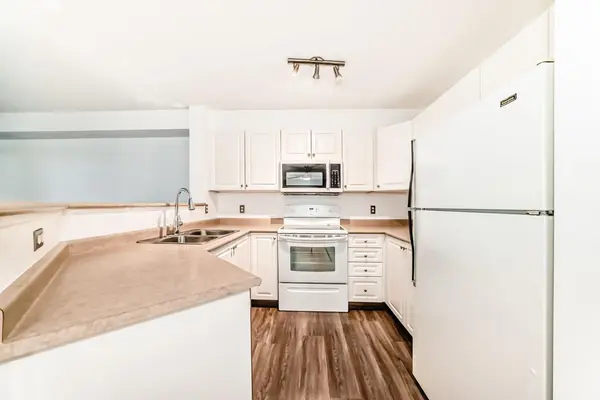 Airdrie, AB T4B 2W4,604 8 ST SW #5407