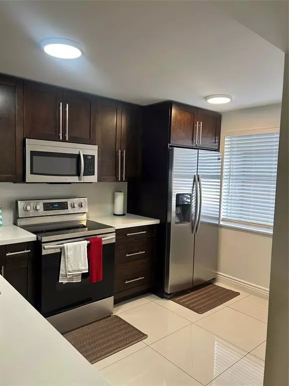 Lauderhill, FL 33319,3521 Inverrary Dr #J109