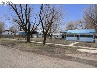 90 W ADAMS ST, Huntington, OR 97907