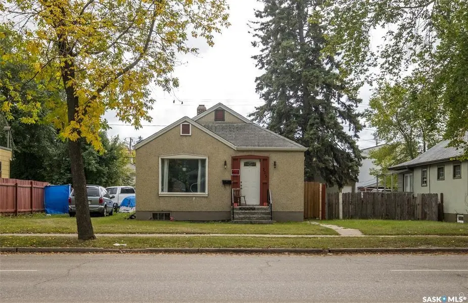 325 15th STREET W, Prince Albert, SK S6V 4A2