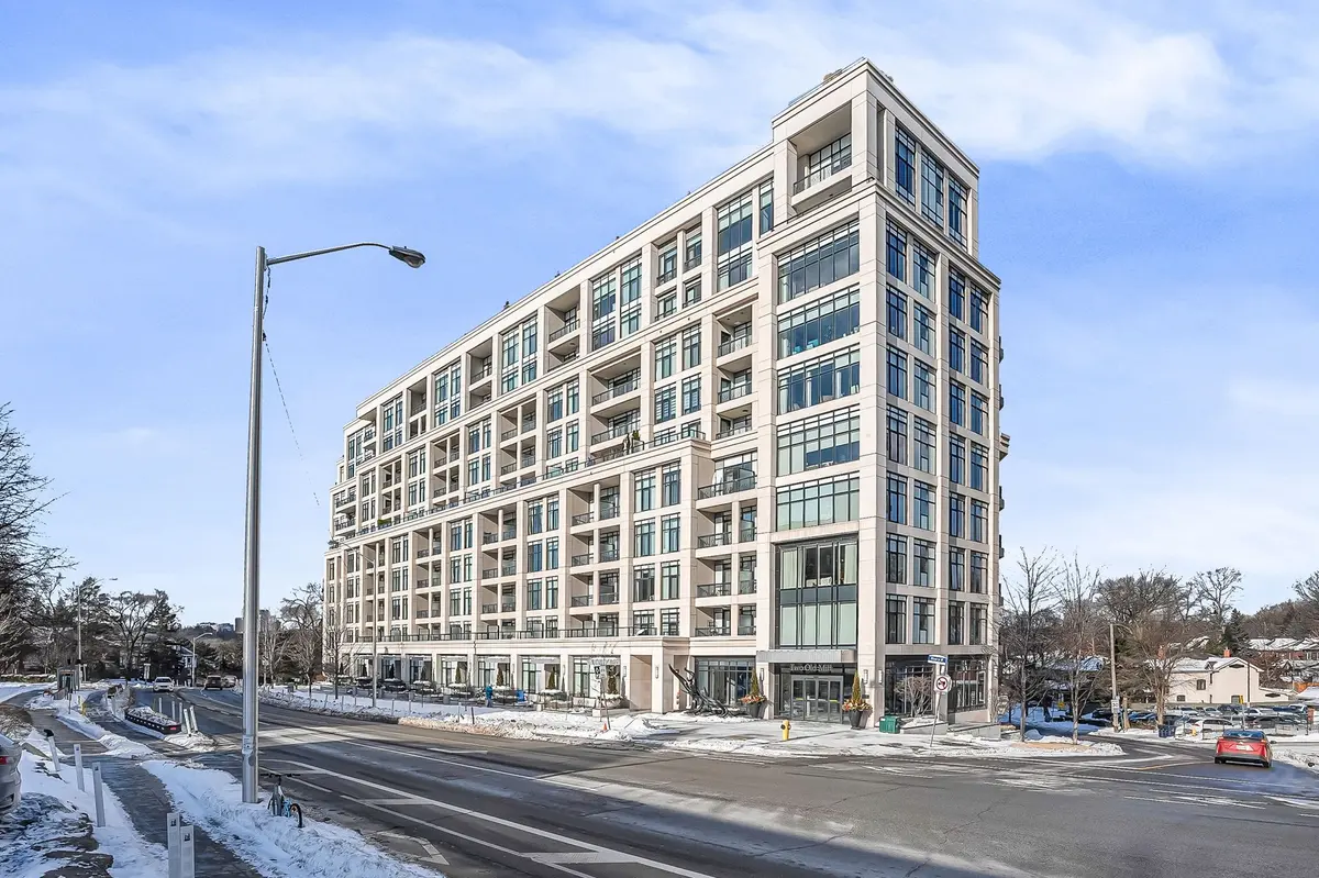 2 Old Mill DR #402, Toronto W01, ON M6S 0A2