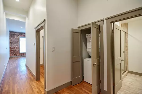 Ennis, TX 75119,200 W Brown Street #203