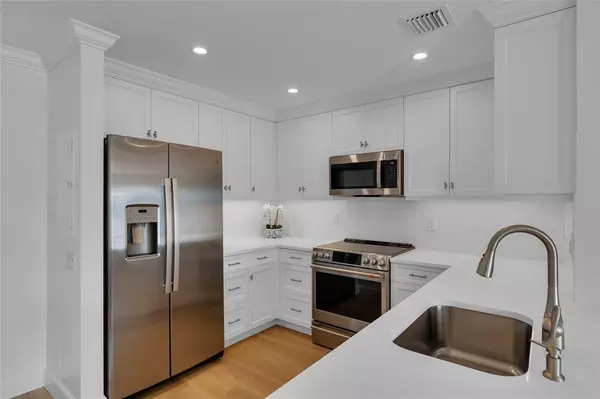 Fort Lauderdale, FL 33308,6299 Bay Club Dr #4