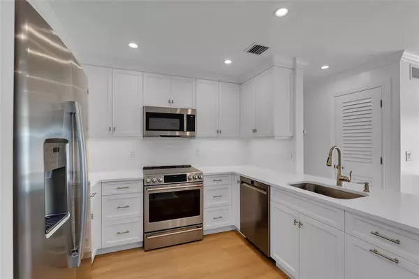 Fort Lauderdale, FL 33308,6299 Bay Club Dr #4