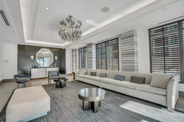 Toronto W01, ON M6S 0A2,2 Old Mill DR #402