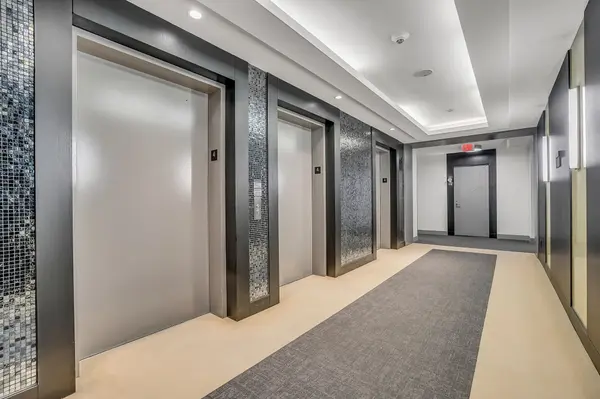 Toronto W01, ON M6S 0A2,2 Old Mill DR #402