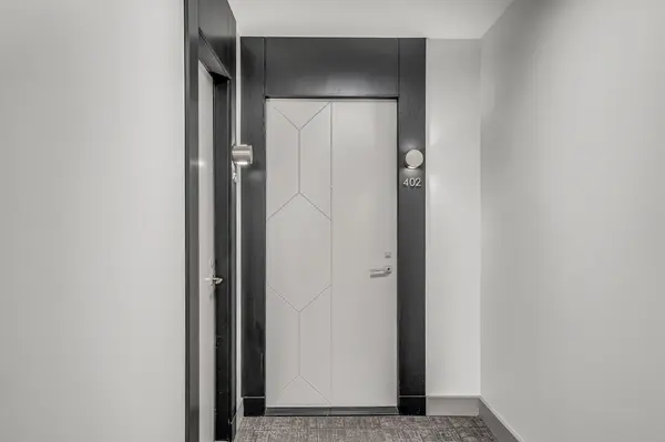 2 Old Mill DR #402, Toronto W01, ON M6S 0A2