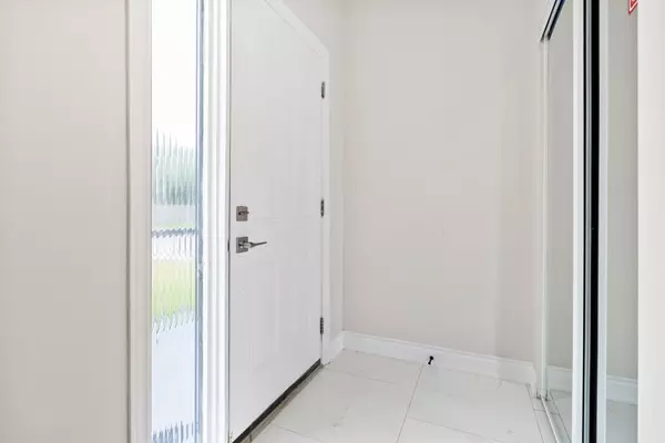 Mississauga, ON L5C 1Z7,3642 Ellengale DR