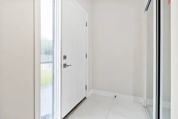 Mississauga, ON L5C 1Z7,3642 Ellengale DR