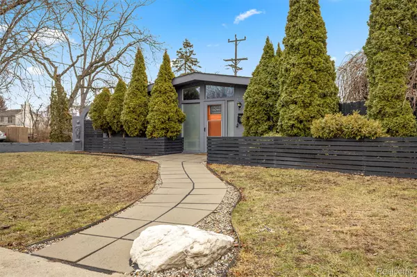 29890 Everett ST, Southfield, MI 48076