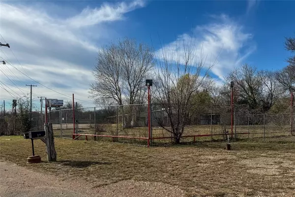 Cleburne, TX 76033,1709 N Main Street