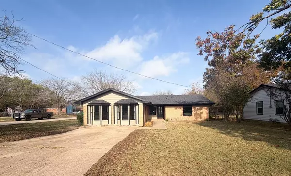 509 Lake Park Avenue, Waxahachie, TX 75165