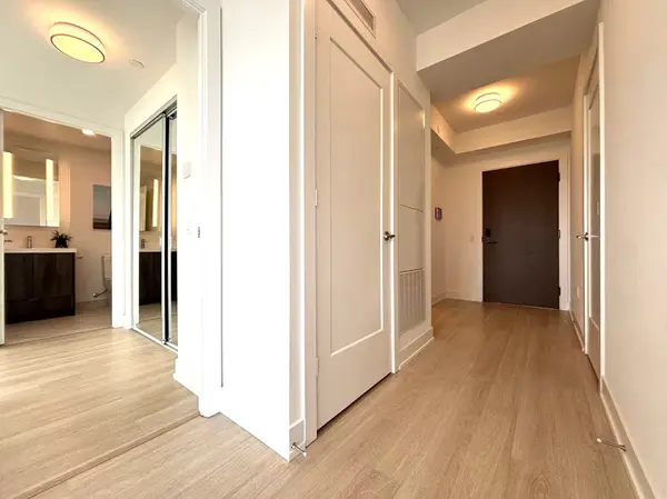 Toronto C13, ON M3C 0P7,30 Inn On The Park DR #2704