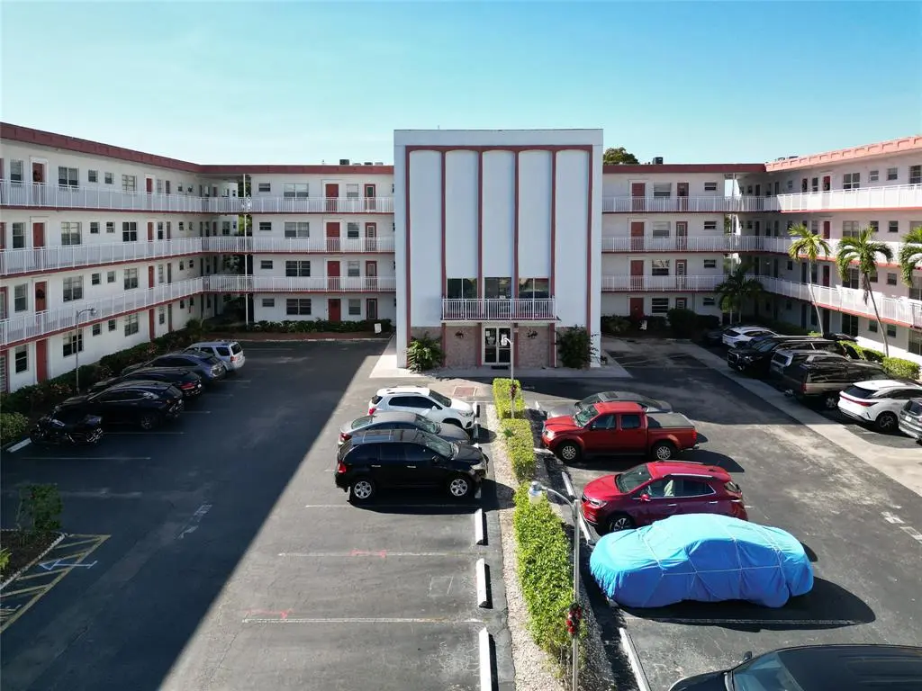 Lauderdale Lakes, FL 33319,4000 NW 44th Ave #208